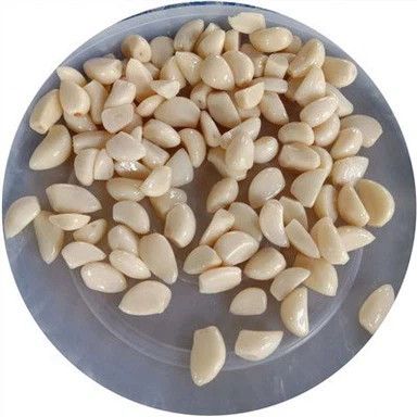 Dents d'all frescos en salmorra